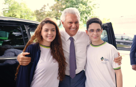 Caiado e Daniel entregam prêmios de até R$ 10 mil para destaques da rede estadual no Enem 2025